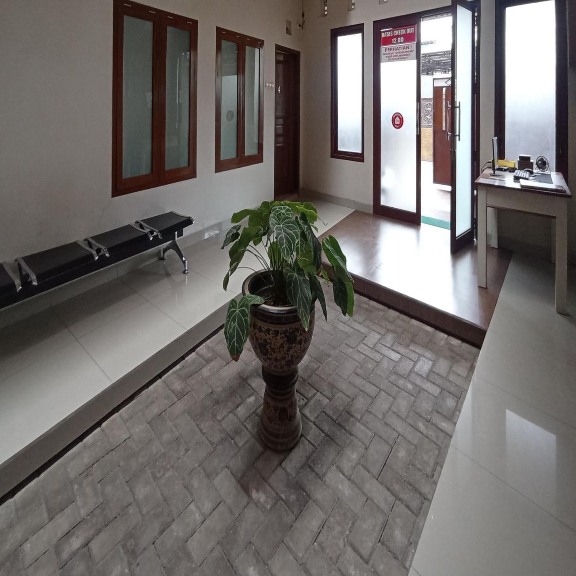 Hotel Reddoorz At Syariah House Purwokerto Zewnętrze zdjęcie